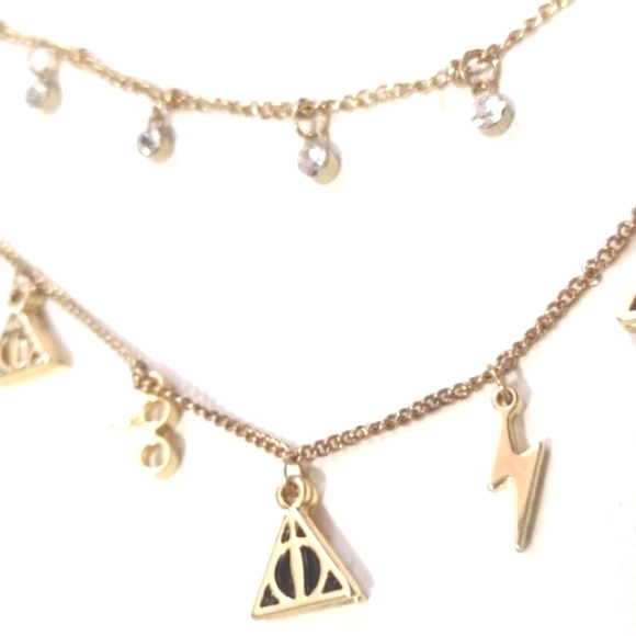 TM & WBEI HARRY POTTER COLLECTION 2018 GOLD-PLATED WARNER BROS. CHOKER NECKLACE - Picture 4 of 9